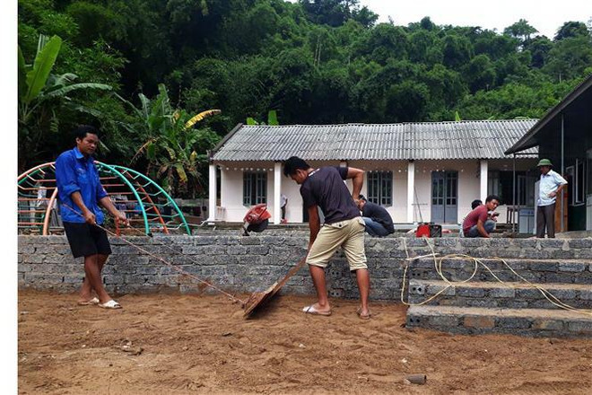 Thanh Hóa: Vùng lũ Quan Sơn chuẩn bị sẵn sàng cho năm học mới ảnh 1