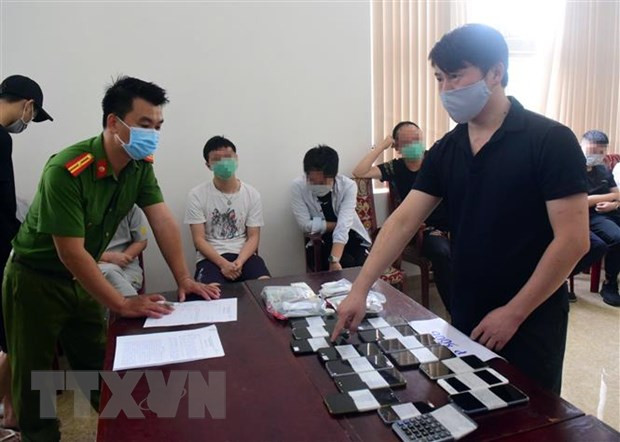 Xử phạt, trục xuất nhóm người nước ngoài tổ chức đánh bạc qua mạng ảnh 1