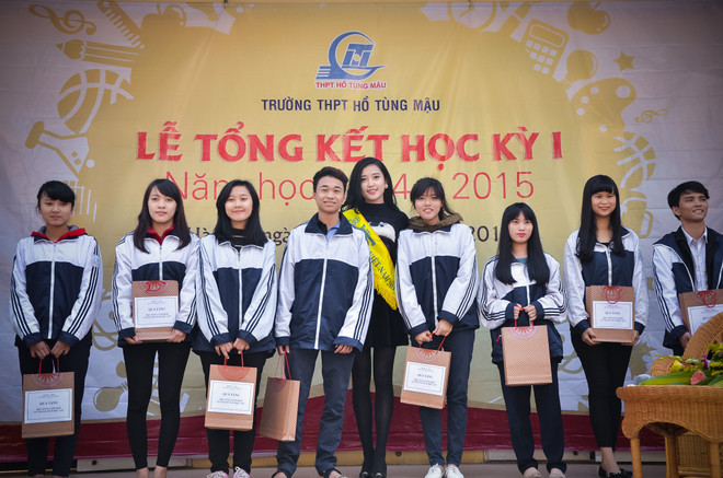 Á hậu Huyền My về trường cũ tri ân thầy cô và tặng học bổng ảnh 5