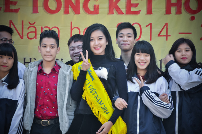 Á hậu Huyền My về trường cũ tri ân thầy cô và tặng học bổng ảnh 8