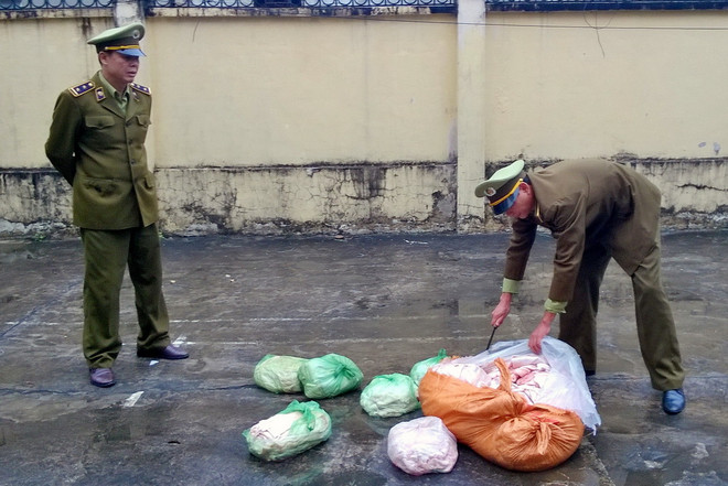 Phát hiện khoảng 6 tấn hàng hết hạn, hơn 300kg sụn gà nhập lậu ảnh 1