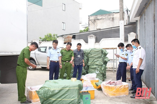 Phát hiện vụ vận chuyển 1,2 tấn tràng lợn đông lạnh không rõ nguồn gốc ảnh 1