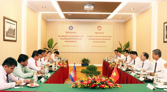 Việt Nam và Campuchia đẩy mạnh hợp tác trong công tác Mặt trận ảnh 1