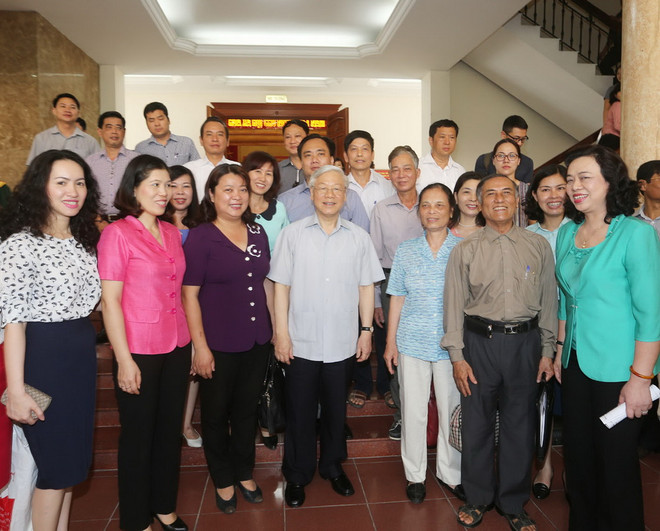 Tổng Bí thư tiến hành tiếp xúc cử tri, vận động bầu cử tại Hà Nội ảnh 1