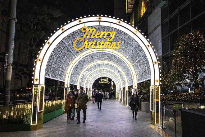 Cảnh giác với sự lây lan của virus SARS-CoV-2 trong mùa Giáng sinh ảnh 2