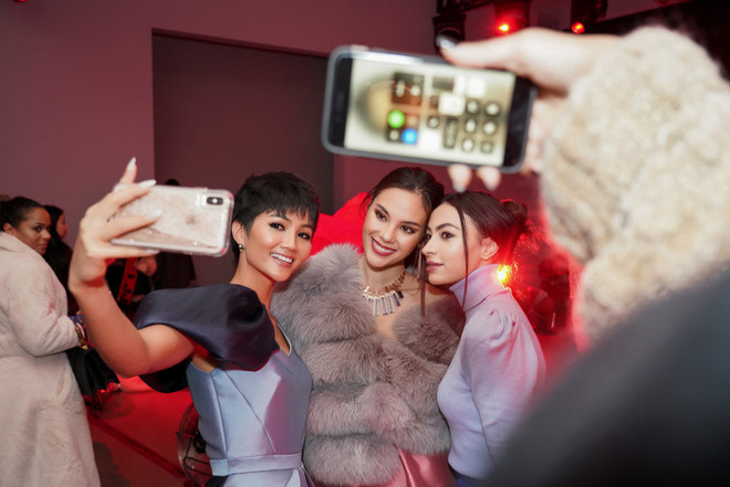 H’Hen Niê xuất hiện đầy cá tính hội ngộ Miss Universe 2018 tại Mỹ ảnh 2