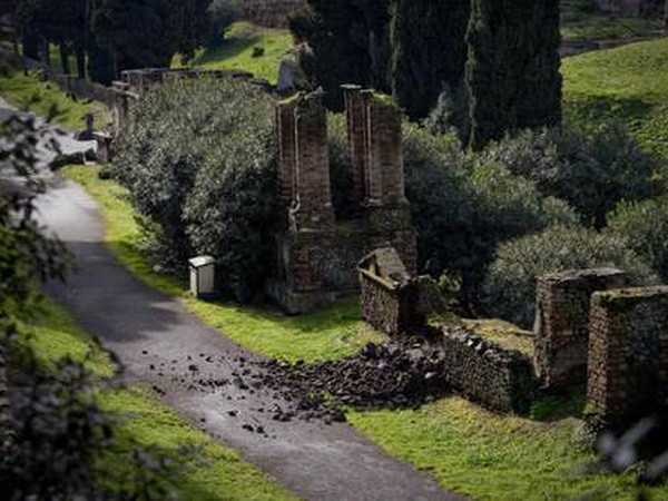 Khu di tích cổ Pompeii tiếp tục hư hại vì thời tiết xấu ảnh 1