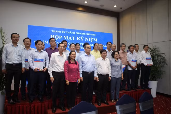TP.HCM hợp tác truyền thông với TTXVN và 14 cơ quan báo chí ảnh 2