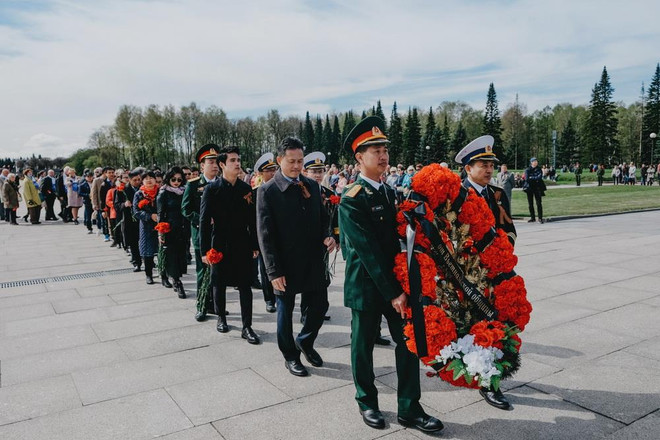 Người Việt tại Saint-Petersburg tri ân các anh hùng chống phátxít ảnh 1
