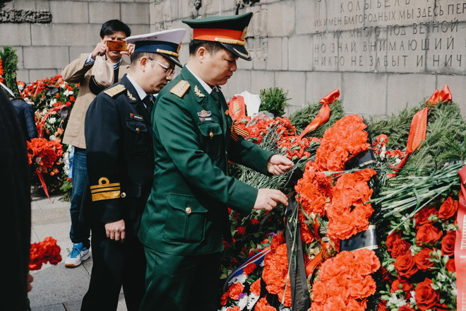 Người Việt tại Saint-Petersburg tri ân các anh hùng chống phátxít ảnh 3
