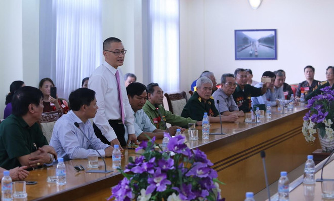 Đại sứ Vũ Quang Minh phát biểu tại buổi thăm, làm việc. (Ảnh: Phóng viên TTXVN tại Campuchia) Tri ân các anh hùng liệt sỹ Việt Nam trên đất nước Campuchia ảnh 1