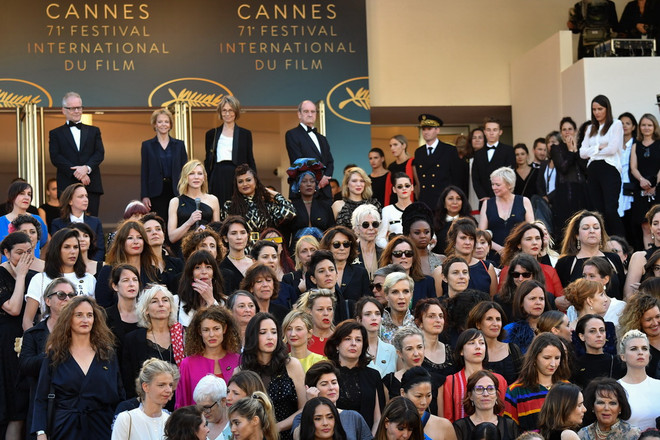 Các sao nữ tại LHP Cannes biểu tình phản đối nạn quấy rối tình dục ảnh 2