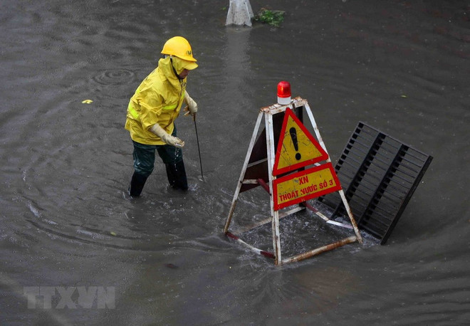 Trời mưa suốt đêm, Hà Nội xuất hiện một số điểm úng ngập ảnh 1