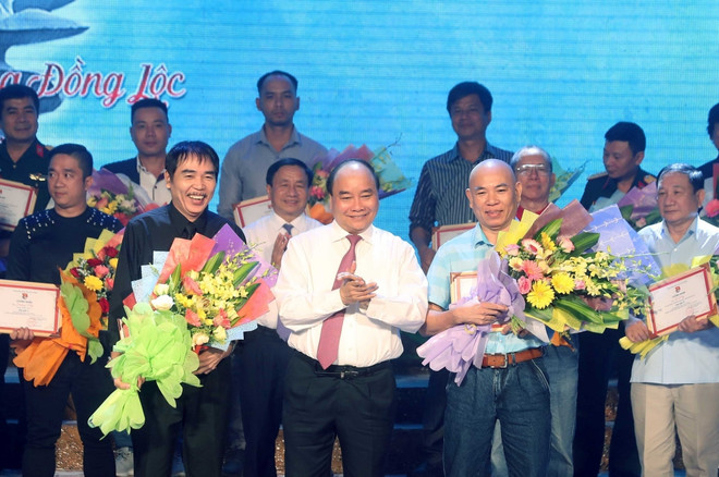 Thủ tướng Nguyễn Xuân Phúc dự Chương trình "Những đóa hoa bất tử" ảnh 1