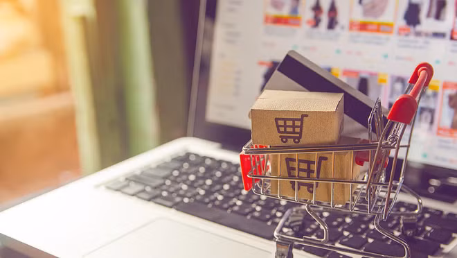 Xử lý hành vi bảo kê cho buôn lậu trong hoạt động thương mại điện tử ảnh 1