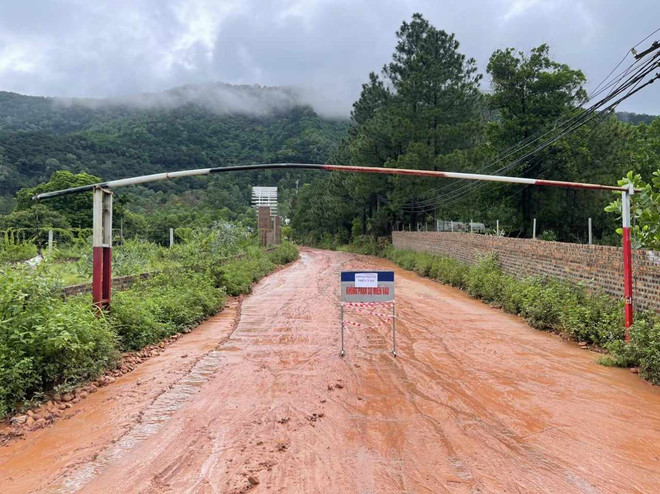 Nguyên nhân khiến hàng chục ôtô bị đất đá tràn lấp, mắc kẹt ở Sóc Sơn ảnh 3