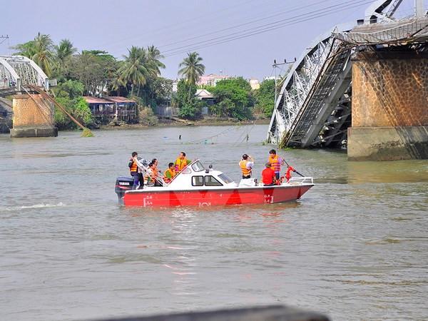 Vụ sập cầu Ghềnh: Khen thưởng người báo tin cho nhân viên gác chắn ảnh 1