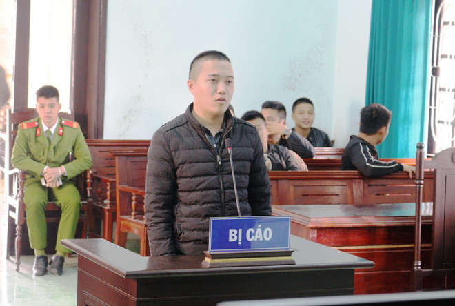 Xét xử sơ thẩm vụ án dùng súng điện tự chế bắn người ở Quảng Bình ảnh 1
