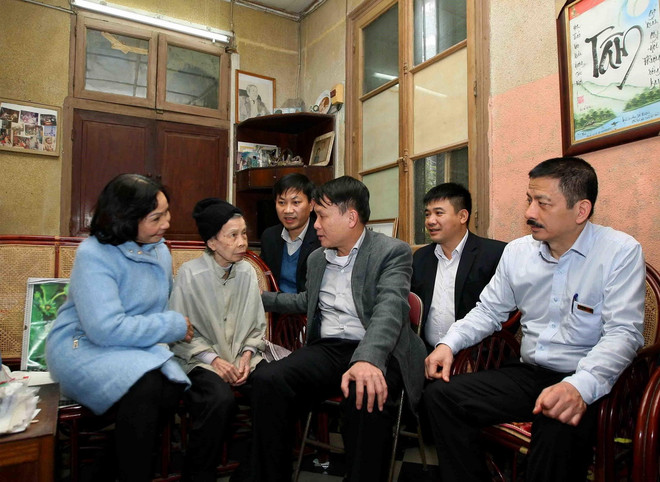 Tổng Giám đốc TTXVN thăm, chúc Tết gia đình nhà báo Đỗ Phượng ảnh 3