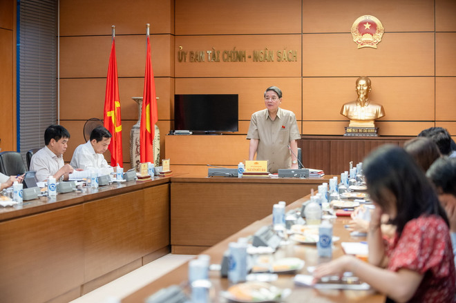 Phó Chủ tịch Quốc hội Nguyễn Đức Hải - Trưởng Đoàn giám sát phát biểu kết luận buổi làm việc. (Nguồn: Cổng Thông tin Điện tử Quốc hội Việt Nam) ong nguyen duc hai 2.jpg