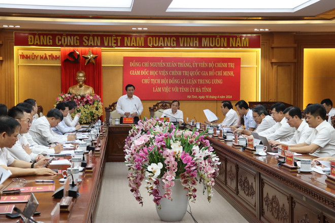 Quang cảnh buổi làm việc. (Ảnh: Hoàng Ngà/TTXVN) ttxvn_ong nguyen xuan thang 2.jpg