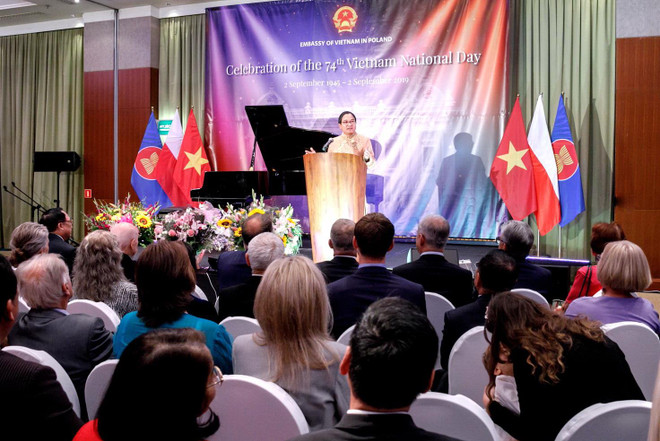 Trang trọng kỷ niệm 74 năm Quốc khánh Việt Nam tại Ba Lan ảnh 1