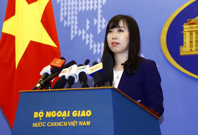 Người phát ngôn Bộ Ngoại giao Lê Thị Thu Hằng phát biểu tại buổi họp báo. (Ảnh: An Đăng/TTXVN) Thông tin về vụ một phụ nữ Việt bị bố chồng người Hàn Quốc sát hại ảnh 1
