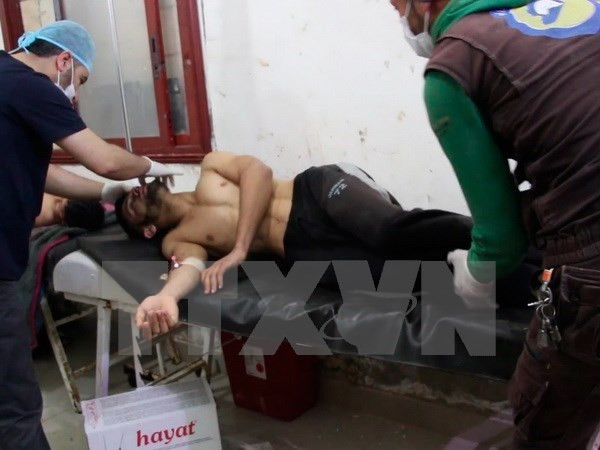 Người dân Syria được điều trị trong bệnh viện ở thị trấn Maaret al-Noman, tỉnh Idlib, sau khi bị ảnh hưởng bởi cuộc tấn công bị tình nghi sử dụng vũ khí hóa học ngày 4/4. (Nguồn: EPA/TTXVN) Nga hy vọng Mỹ không lấy cớ để có hành động khiêu khích ở Syria ảnh 1