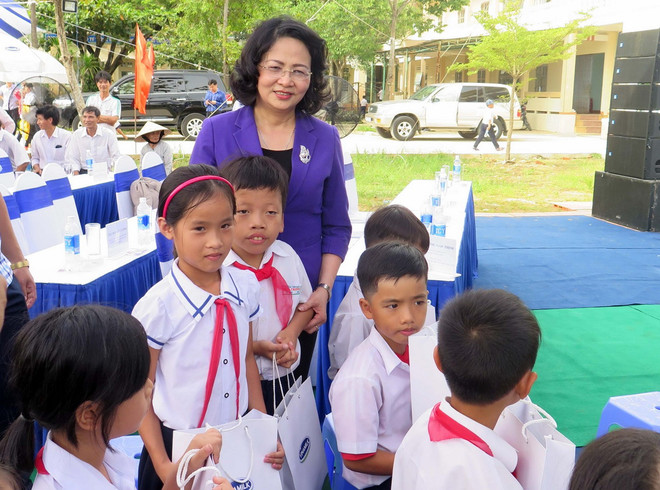 Phó Chủ tịch nước thăm, tặng quà gia đình chính sách tại Quảng Nam ảnh 1