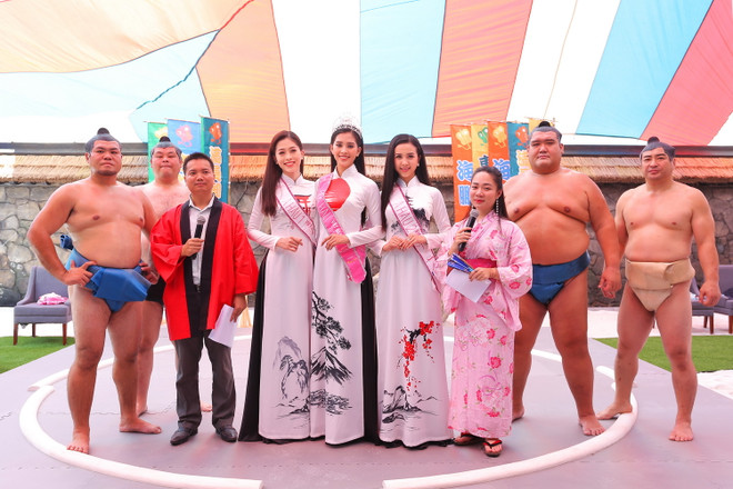 Top 3 Hoa hậu Việt Nam thướt tha áo dài trong Lễ hội Mặt Trời mọc ảnh 7