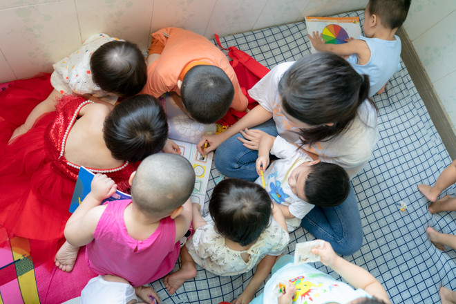 Á hậu Phương Nhi 'viết tiếp' hành trình ý nghĩa với các em nhỏ mồ côi ảnh 2