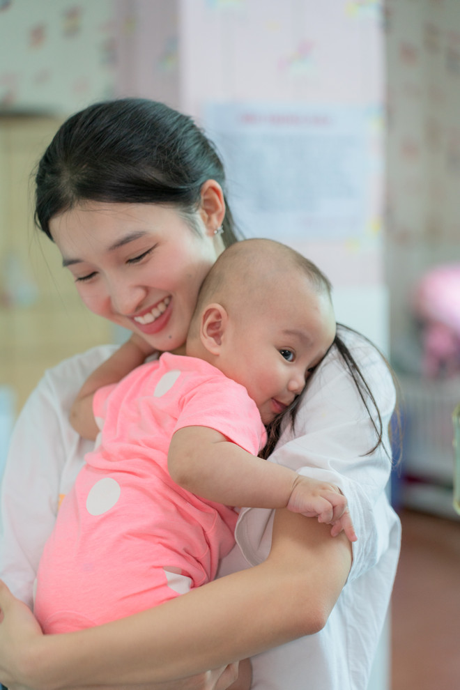 Á hậu Phương Nhi 'viết tiếp' hành trình ý nghĩa với các em nhỏ mồ côi ảnh 3