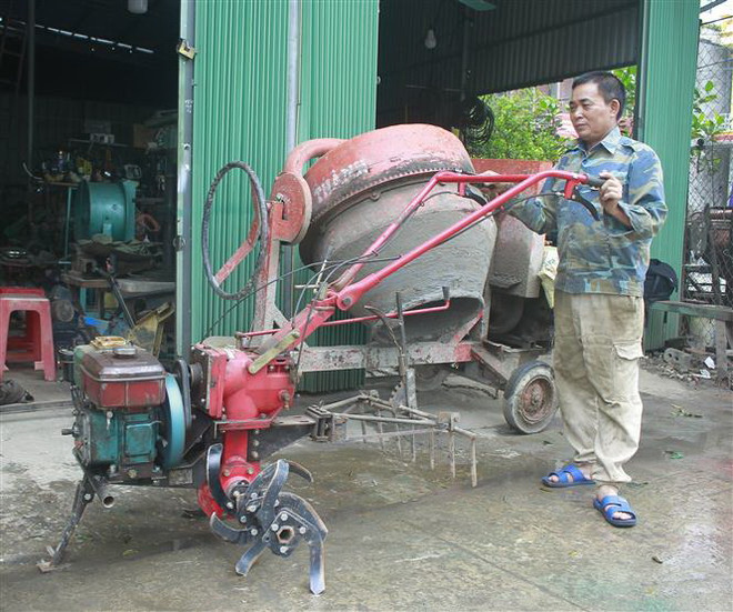 'Kỹ sư chân đất' biến đồng nát thành máy nông nghiệp hữu ích ảnh 2