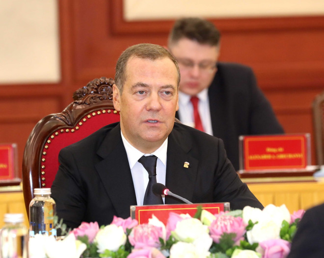 Chủ tịch Đảng Nước Nga Thống nhất, Phó Chủ tịch Hội đồng An ninh Liên bang Nga Dmitry Medvedev phát biểu tại hội đàm. (Ảnh: Phương Hoa/TTXVN) Tổng Bí thư hội đàm với Chủ tịch Đảng Nước Nga Thống nhất ảnh 3