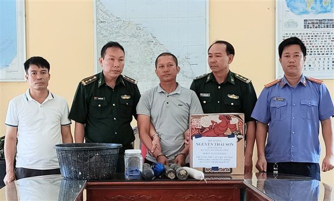 Hà Tĩnh: Bắt giữ đối tượng tàng trữ trái phép hơn 6kg thuốc nổ ảnh 1