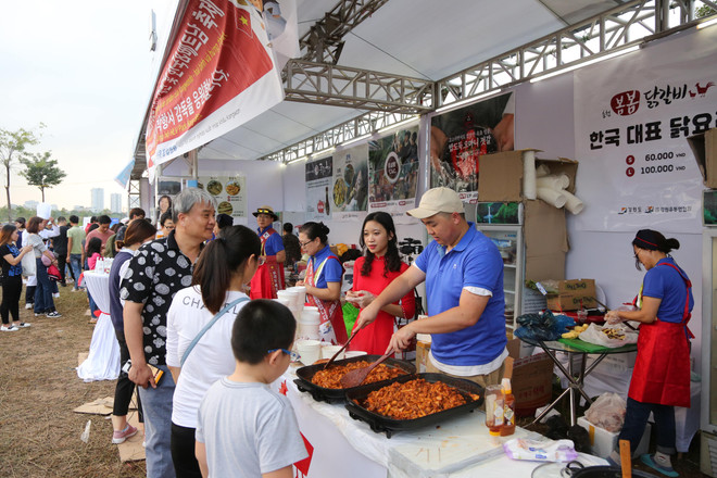 Giới trẻ khám phá rượu gạo Hàn Quốc tại lễ hội ẩm thực Việt-Hàn ảnh 5