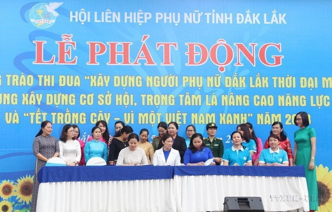 vna_potal_ngay_quoc_te_phu_nu_83_ton_vinh_nhung_cong_hien_cua_phu_nu_trong_thoi_dai_moi_7255777.jpg