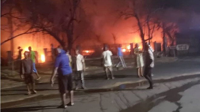 Nổ xe bồn tại Nigeria khiến ít nhất 18 người thương vong ảnh 1