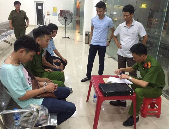 Hà Tĩnh: Bắt hai người nước ngoài vận chuyển ma túy trái phép ảnh 1