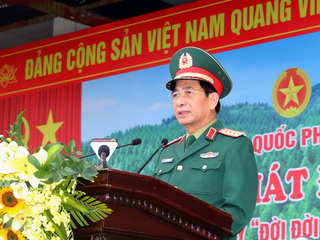 Đại tướng Phan Văn Giang, Bộ trưởng Bộ Quốc phòng phát biểu tại lễ phát động Tết trồng cây. (Ảnh: Trọng Đức/TTXVN) ttxvn_tet trong cay bo quoc phong 2.jpg