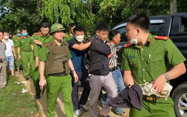 Nghệ An: Nghi phạm chém bố mẹ và hàng xóm có dấu hiệu bất ổn tâm thần ảnh 1