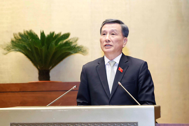 Chủ nhiệm Ủy ban Khoa học, Công nghệ và Môi trường của Quốc hội Lê Quang Huy trình bày Báo cáo thẩm tra Tờ trình của Chính phủ về tổng kết, đánh giá tổng thể tình hình thực hiện Nghị quyết số 66/2013/QH13 và kế hoạch triển khai dự án đường Hồ Chí Minh giai đoạn tiếp theo. (Ảnh: Doãn Tấn/TTXVN) Quyết tâm hoàn thành các dự án thành phần đường Hồ Chí Minh ảnh 2