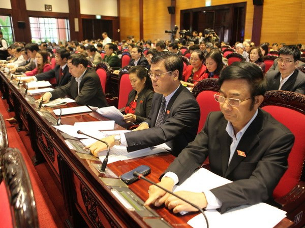Các đại biểu Quốc hội ấn nút biểu quyết về Luật đất đai sửa đổi. (Ảnh: Doãn Tấn/TTXVN) Luật Đất đai sửa đổi năm 2013 có nhiều điểm mới ảnh 1