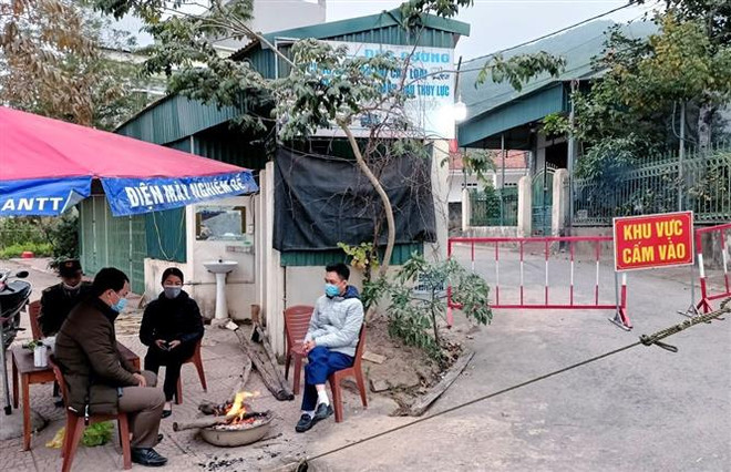 Một chốt kiểm dịch ở thị trấn Cái Rồng. (Ảnh: TTXVN phát) Quảng Ninh mở cửa trở lại dịch vụ hành chính công và chợ Cái Rồng ảnh 1