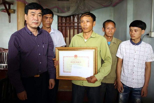 Truy tặng Bằng khen cho học sinh dũng cảm quên mình cứu bạn ảnh 1