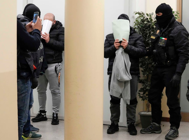 Europol triệt phá đường dây đưa người di cư trái phép đến châu Âu ảnh 1