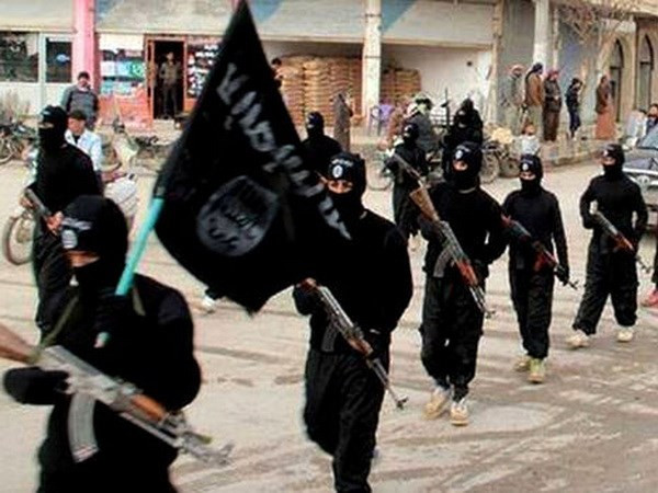 Iraq bắt giữ 40 phần tử IS, tịch thu vũ khí và lượng tiền lớn ảnh 1