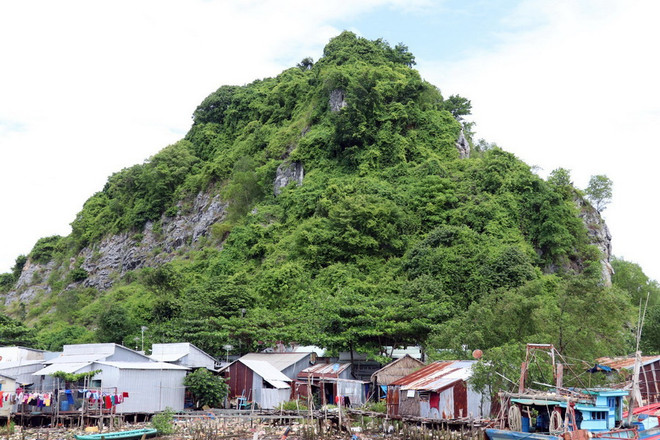 Kiên Giang: Di dời các hộ dân ở chân núi Ba Hòn để tránh sạt lở đá ảnh 1