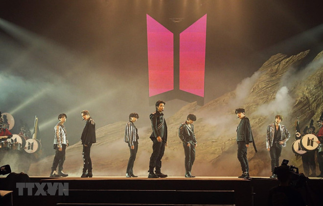 "DNA" là MV đầu tiên của BTS đạt 1,3 tỷ lượt xem trên YouTube ảnh 1