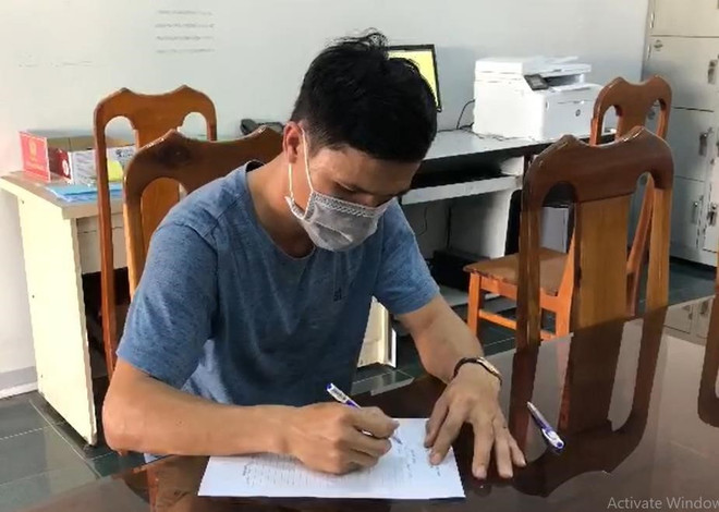 Bắt quả tang hai tài xế rút ruột 60 thùng hàng của công ty giày da ảnh 1